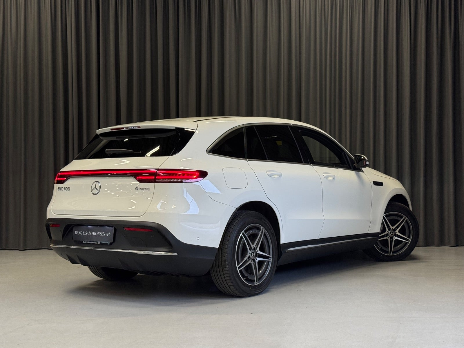 Hvid Mercedes EQC400 fra 2020