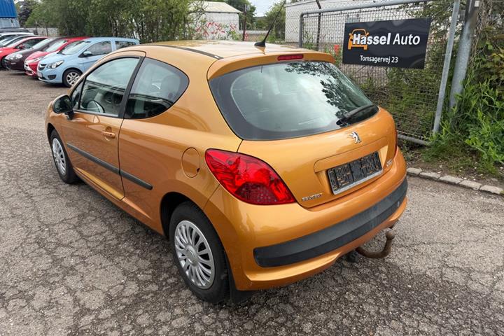 Grøn Peugeot 207 fra 2006