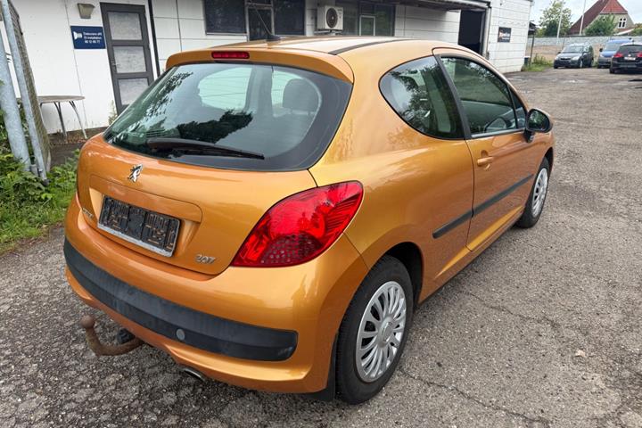 Grøn Peugeot 207 fra 2006