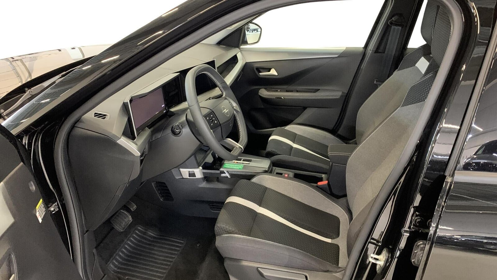 Sort Opel Frontera fra 2025