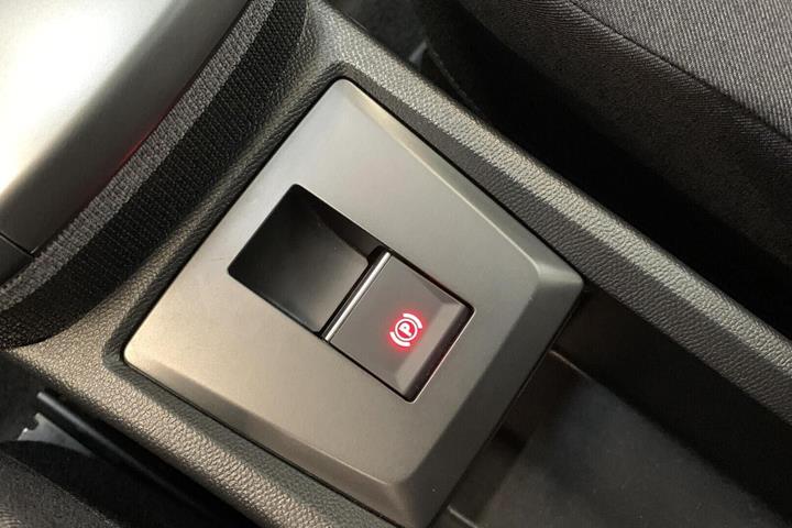 Sort Opel Frontera fra 2025