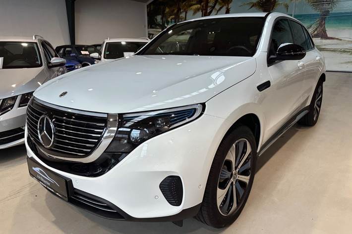 Hvid Mercedes EQC400 fra 2023 set udefra