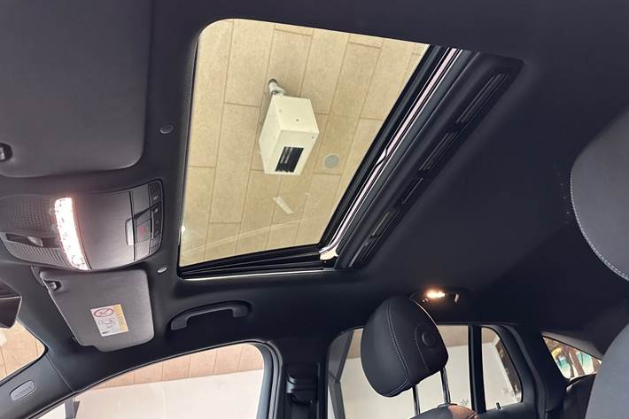 Hvid Mercedes EQC400 fra 2023