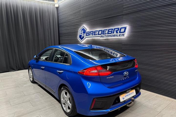 Blå Hyundai Ioniq fra 2017
