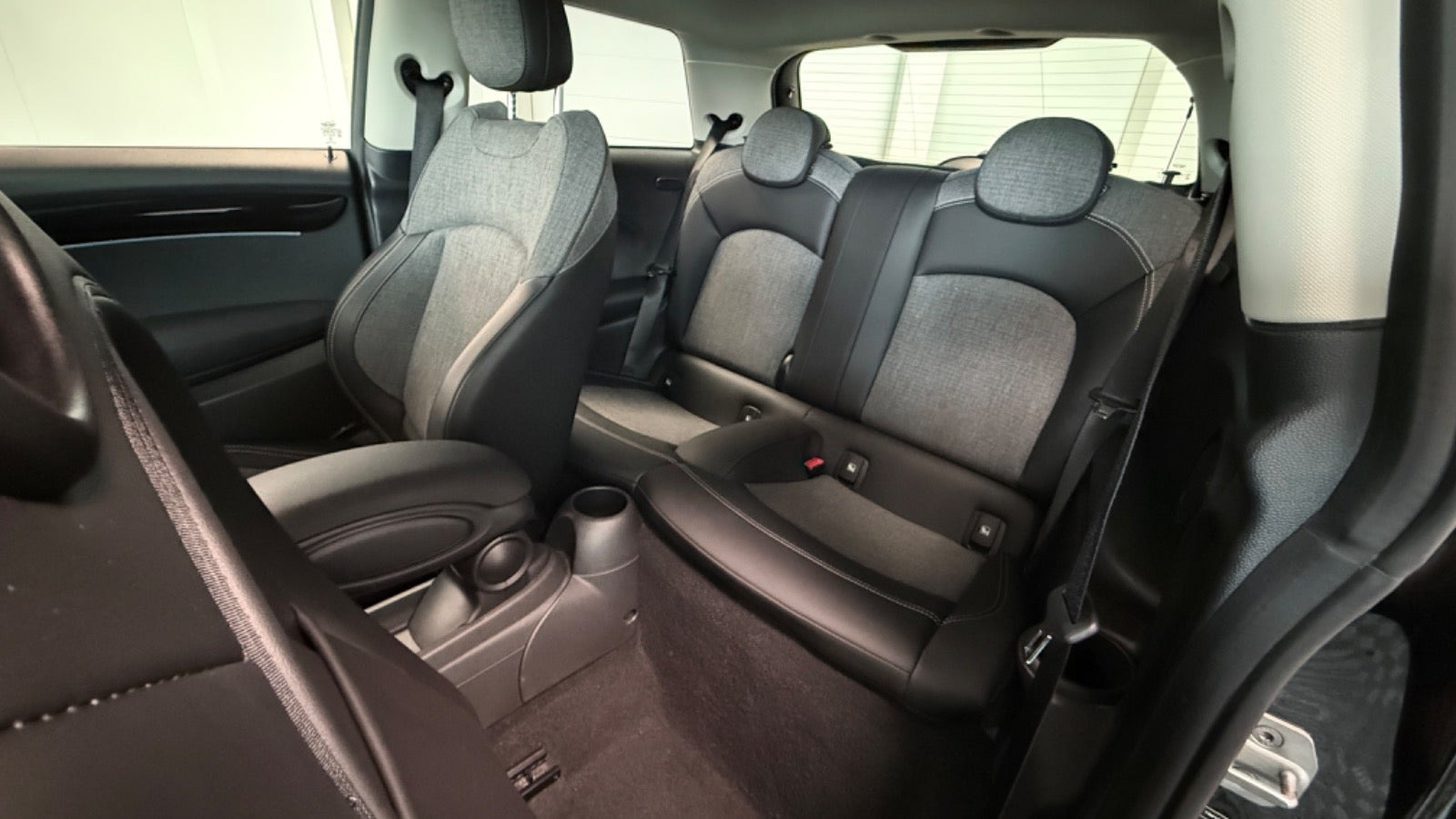 Sort Mini Cooper SE fra 2023