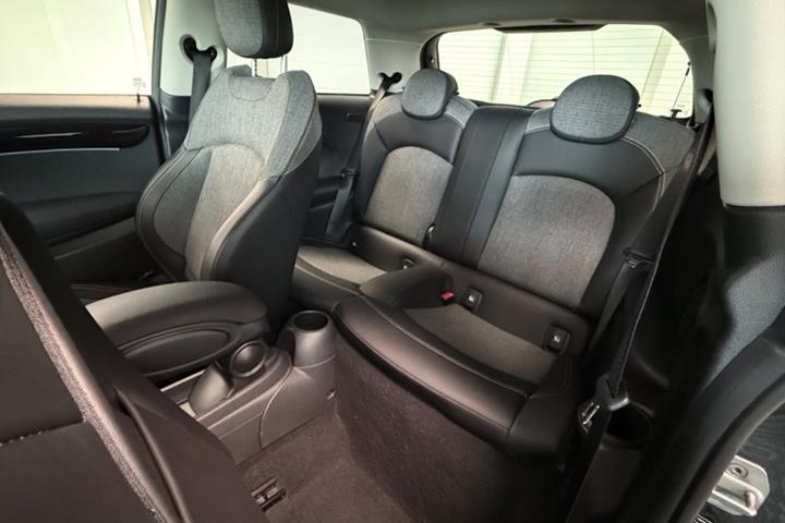 Sort Mini Cooper SE fra 2023