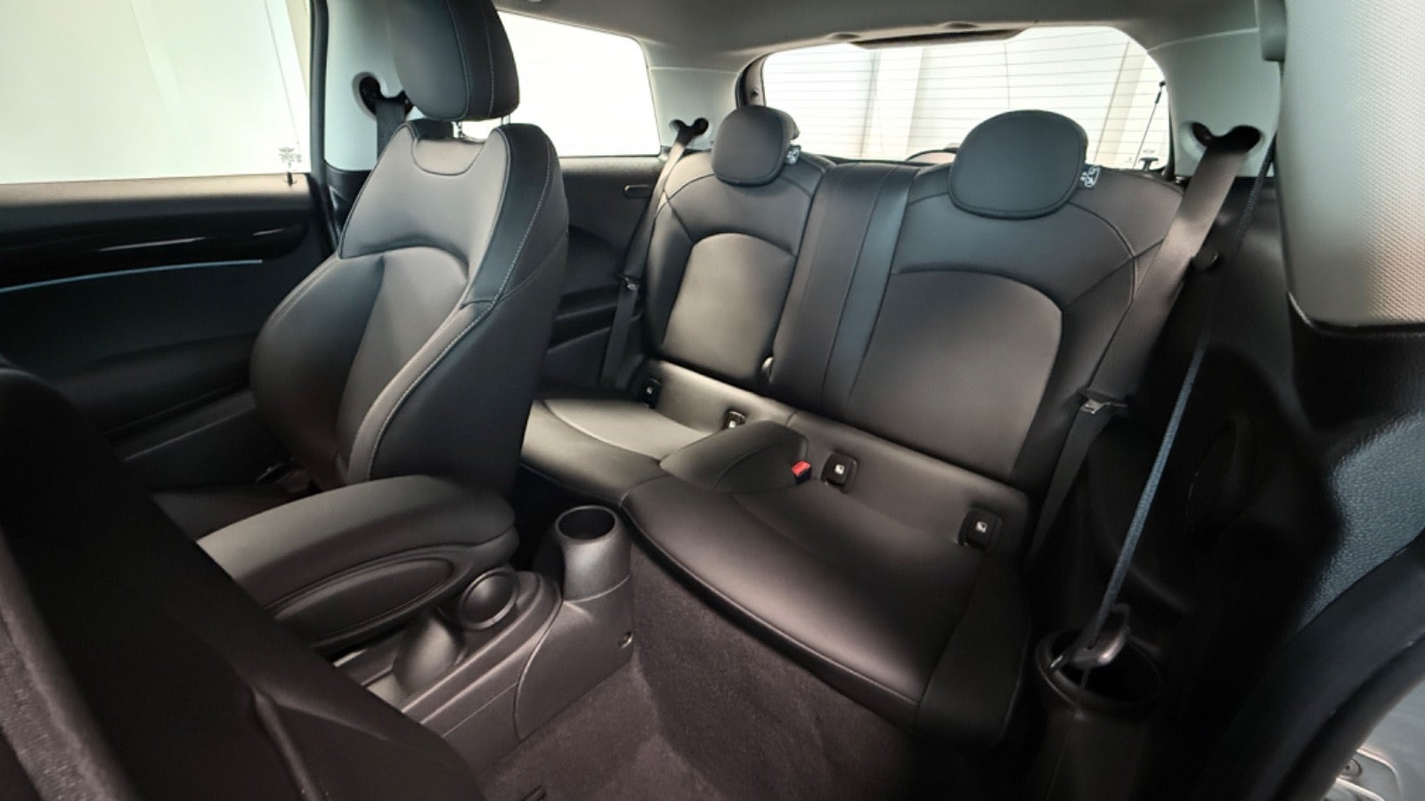 Sølv Mini Cooper SE fra 2023