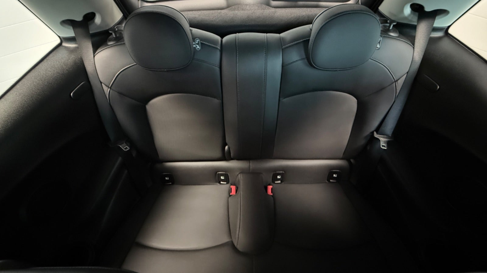 Sølv Mini Cooper SE fra 2023