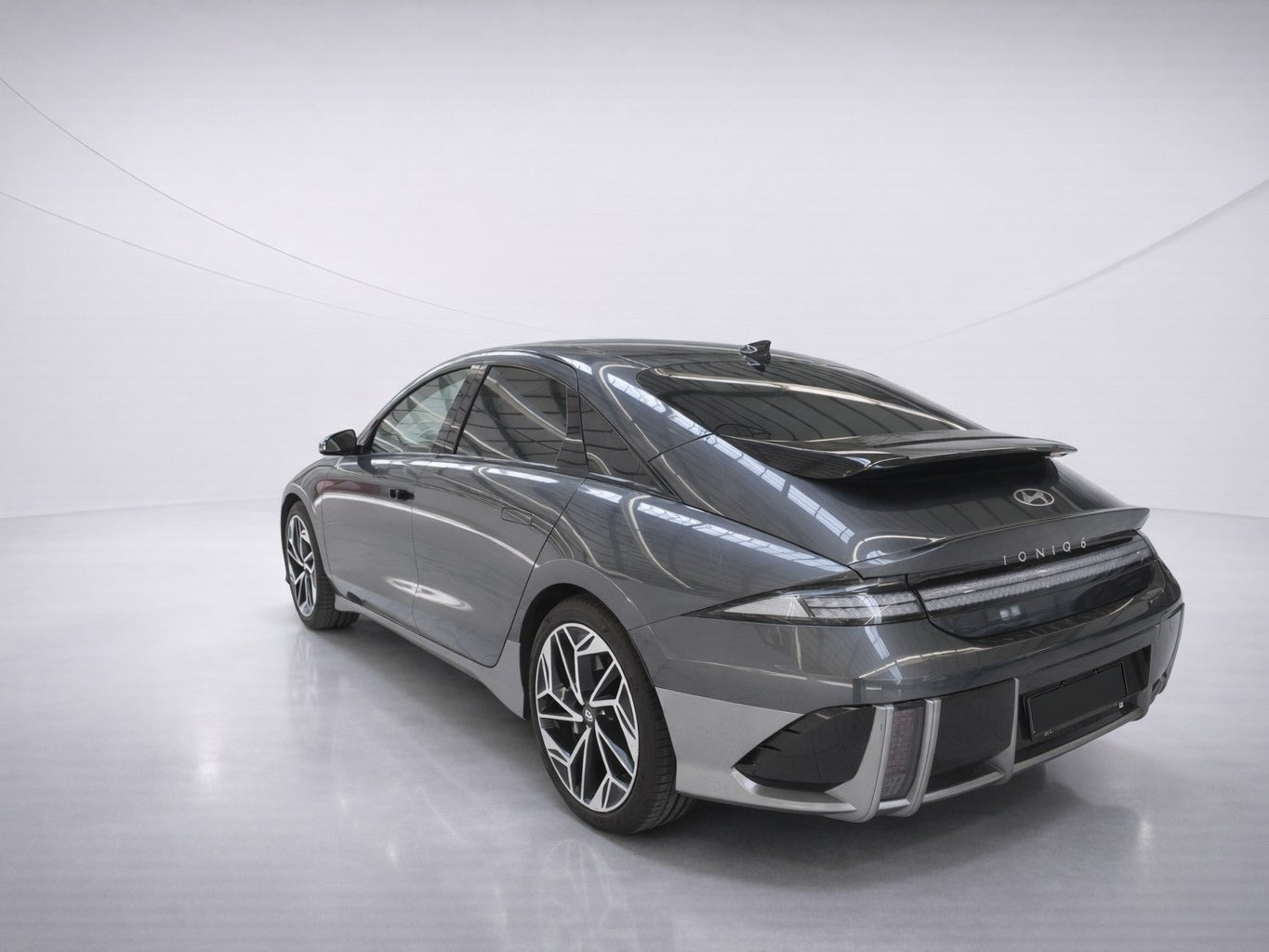 Grå Hyundai Ioniq 6 fra 2024