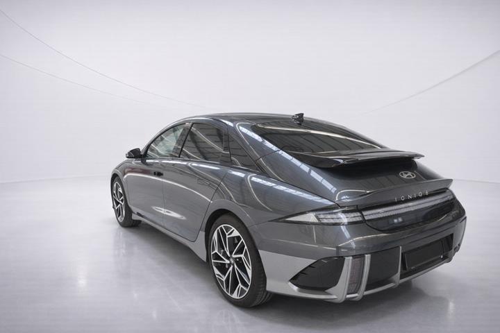 Grå Hyundai Ioniq 6 fra 2024