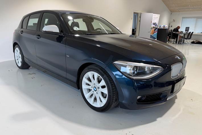 Blå BMW 118d fra 2011