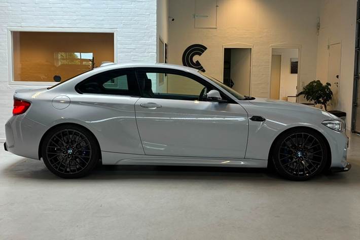 Sølv BMW M2 fra 2019