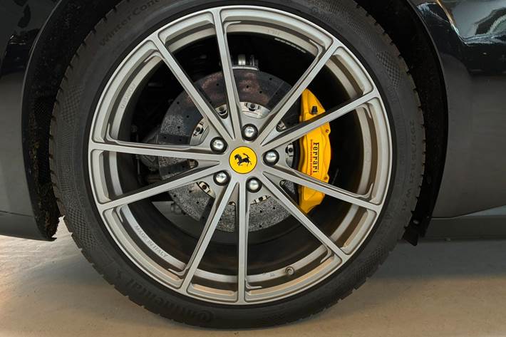 Sort Ferrari GTC4Lusso fra 2019