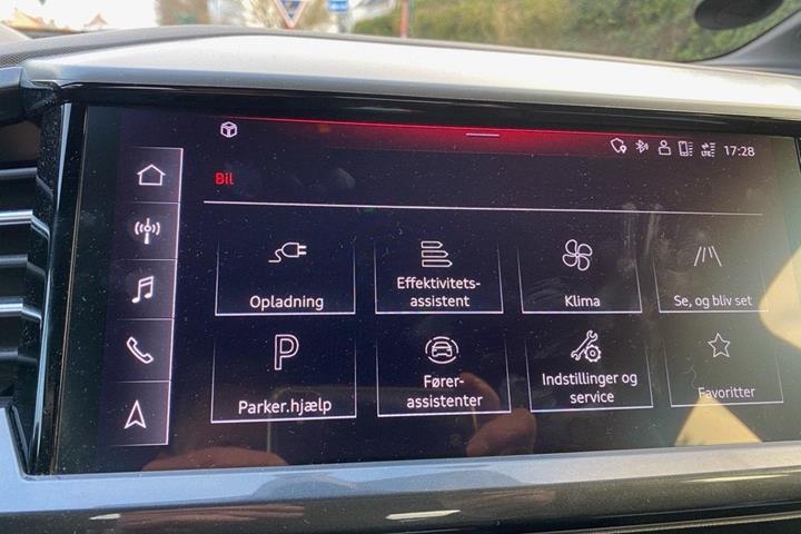 Blå Audi Q4 e-tron fra 2022