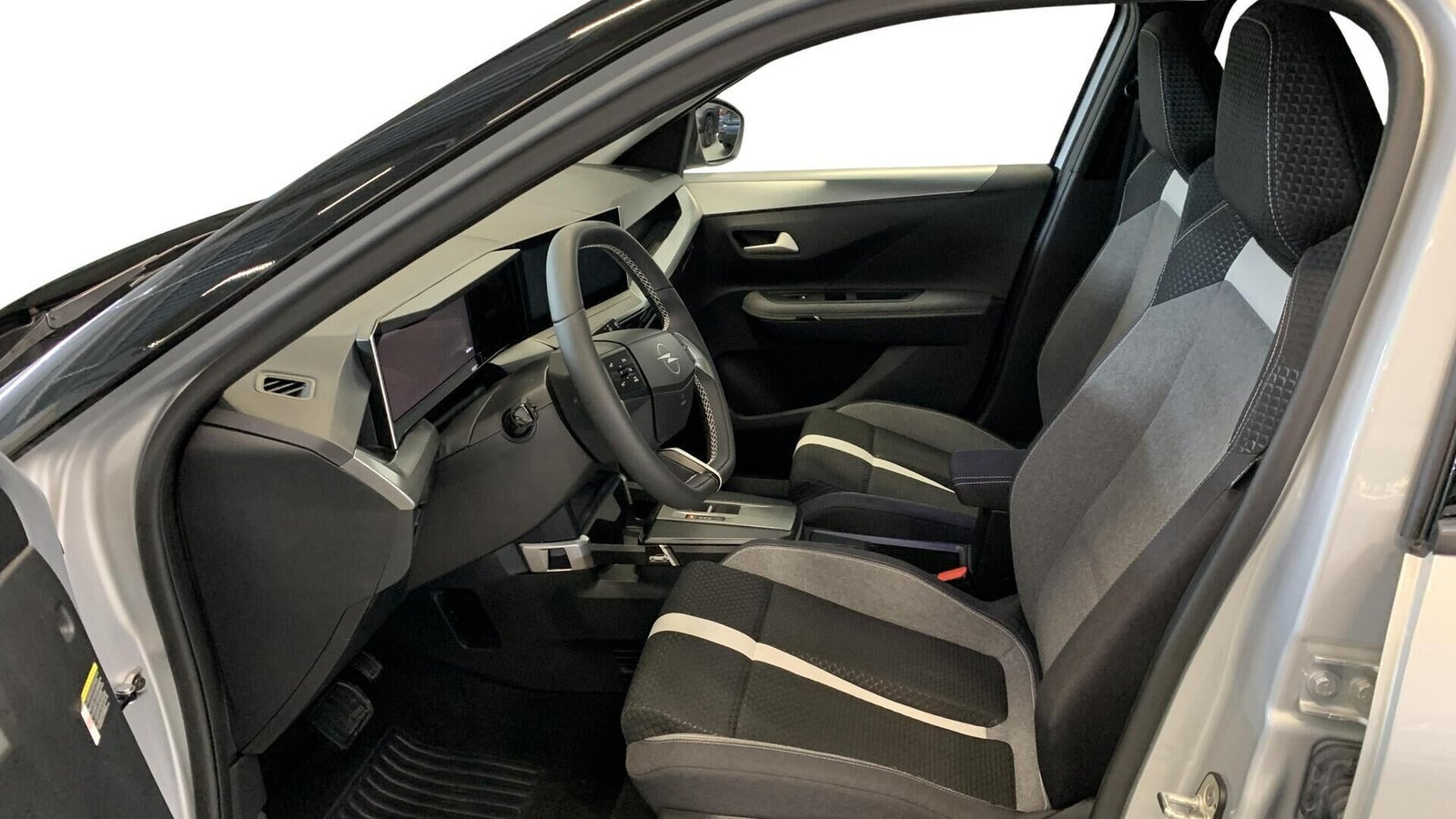Grå Opel Frontera fra 2025
