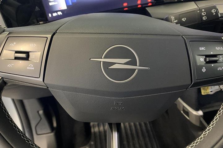 Grå Opel Frontera fra 2025