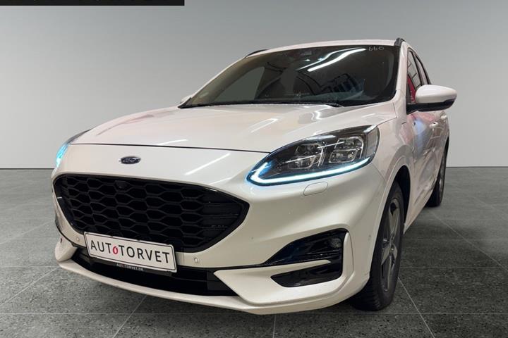 Hvid Ford Kuga fra 2020 set udefra