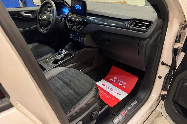 Hvid Ford Kuga fra 2020