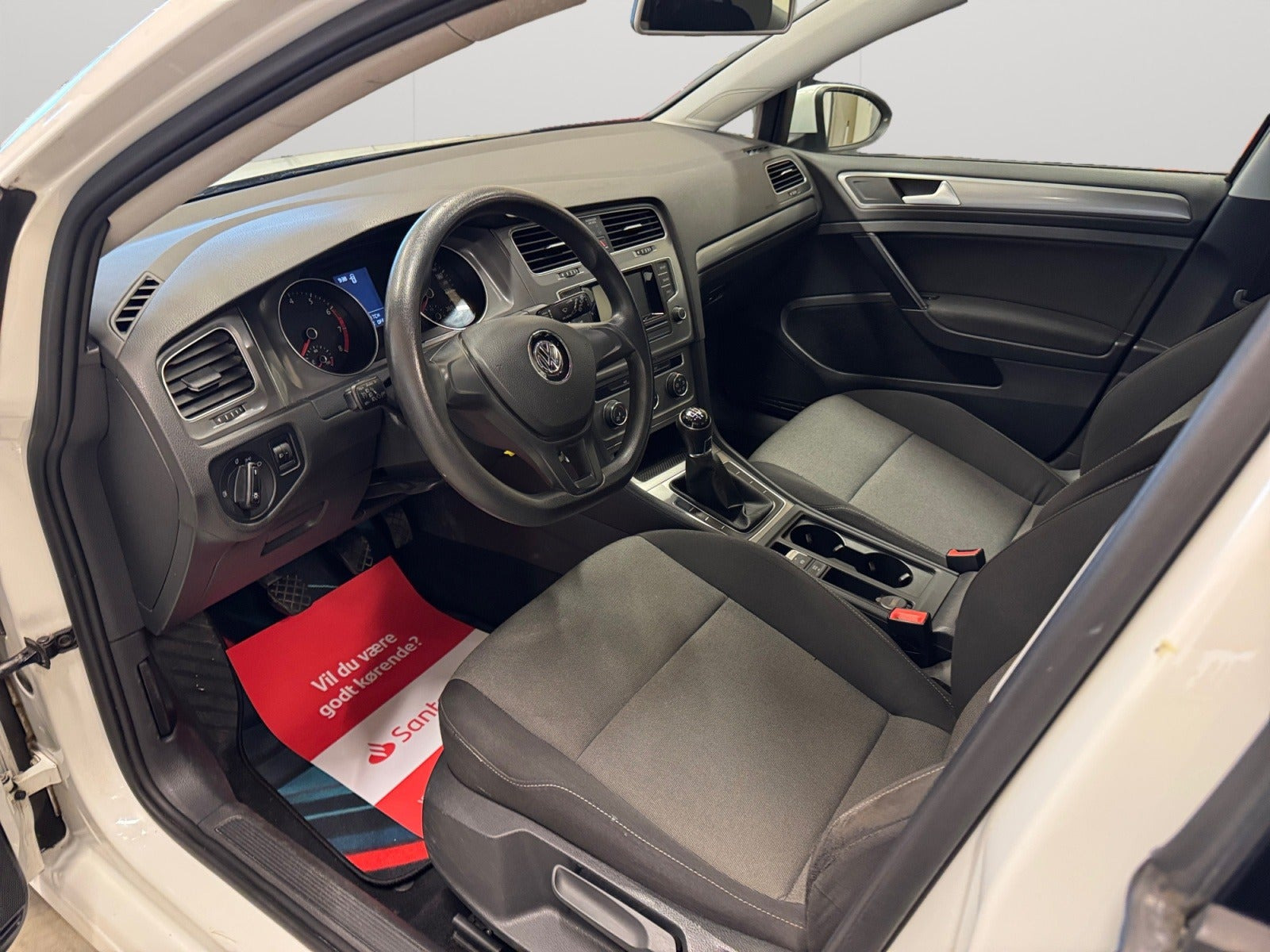 Hvid VW Golf VII fra 2015