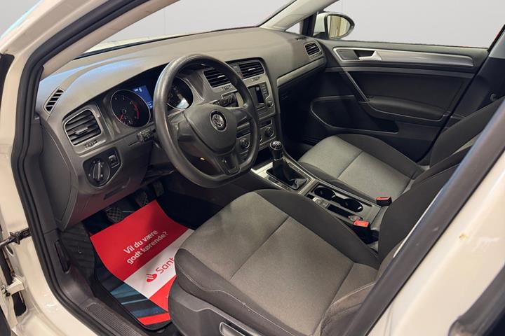 Hvid VW Golf VII fra 2015