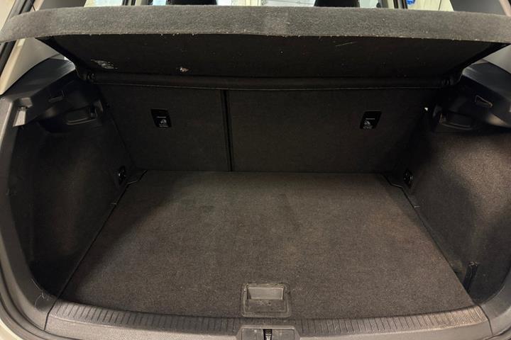 Hvid VW Golf VII fra 2015