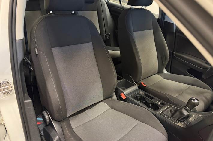 Hvid VW Golf VII fra 2015