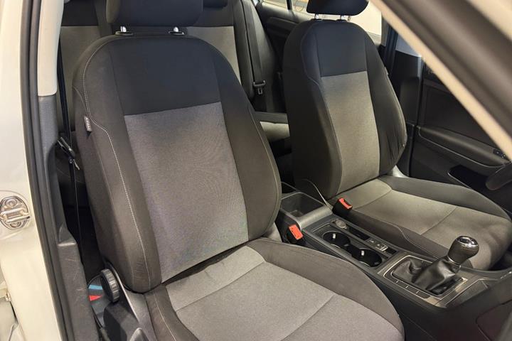 Hvid VW Golf VII fra 2015