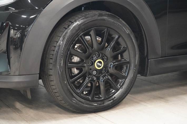 Sort Mini Cooper SE fra 2023