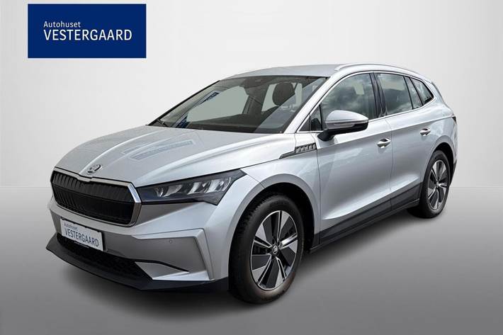Sølv Skoda Enyaq fra 2024 set udefra