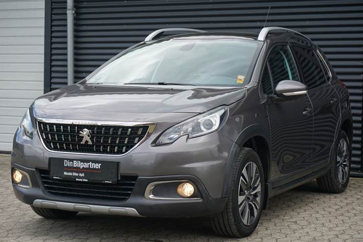 Grå Peugeot 2008 fra 2017
