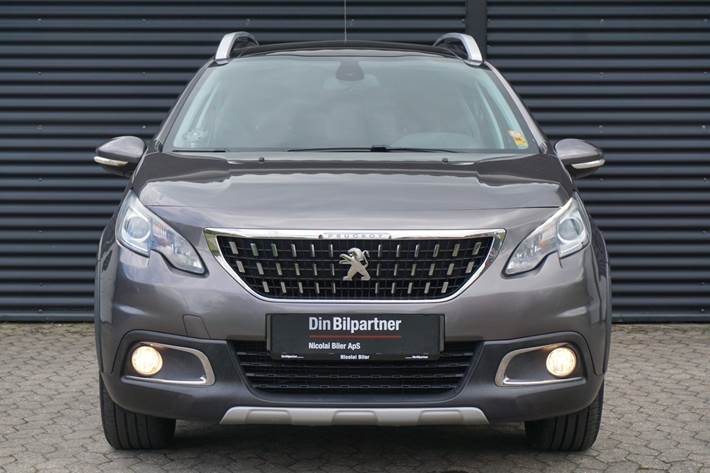 Grå Peugeot 2008 fra 2017