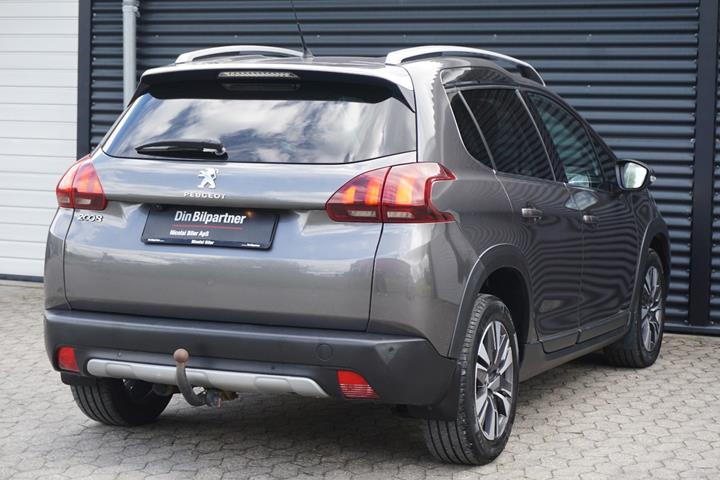 Grå Peugeot 2008 fra 2017