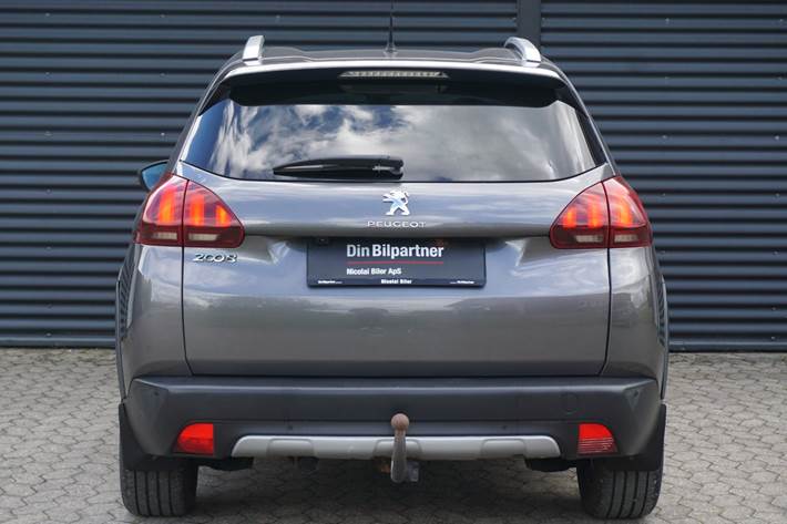 Grå Peugeot 2008 fra 2017