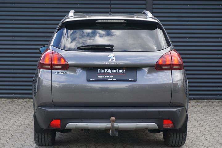 Grå Peugeot 2008 fra 2017