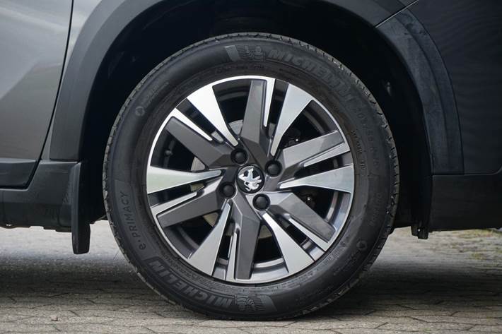 Grå Peugeot 2008 fra 2017