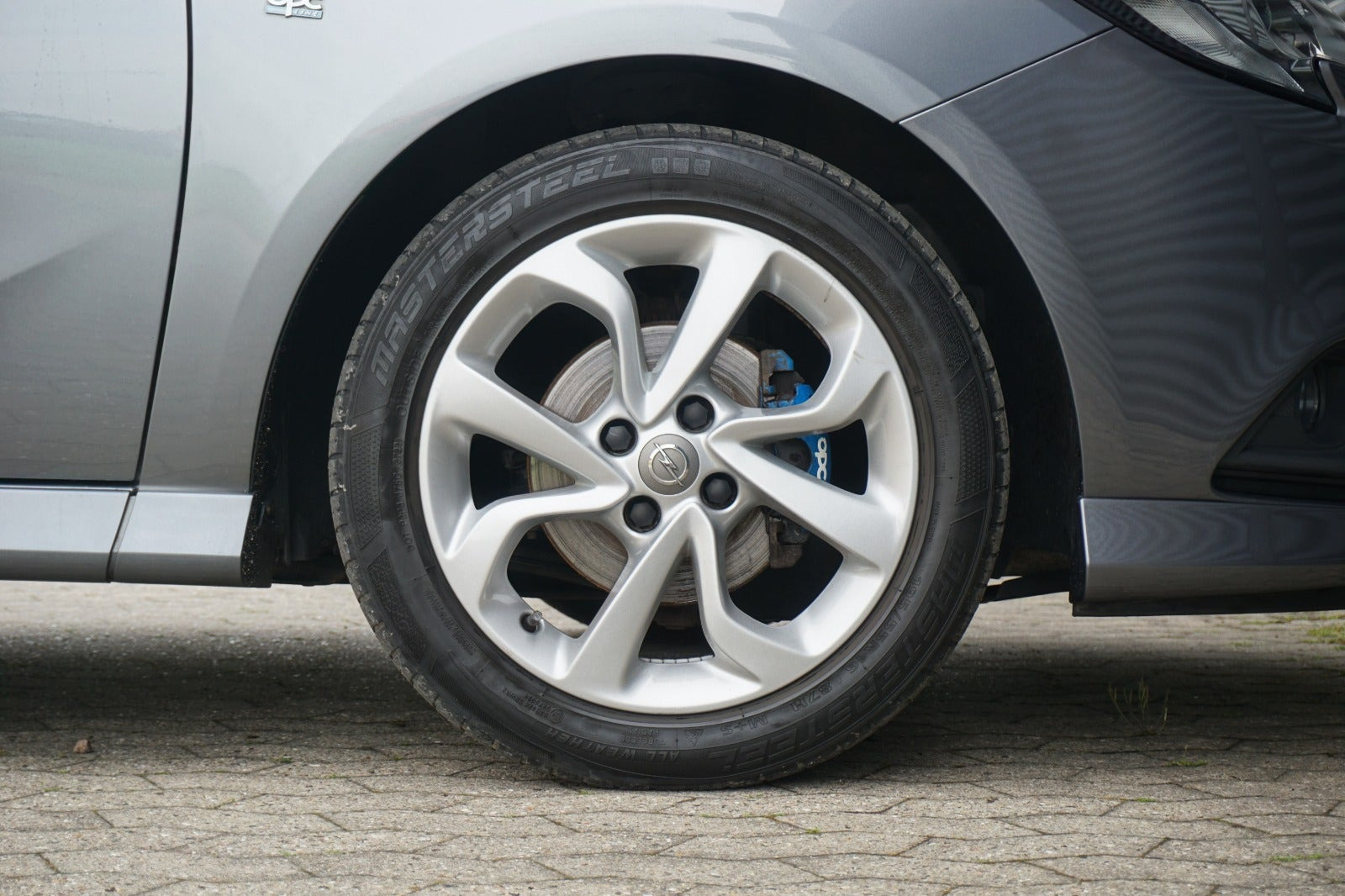 Grå Opel Corsa fra 2019
