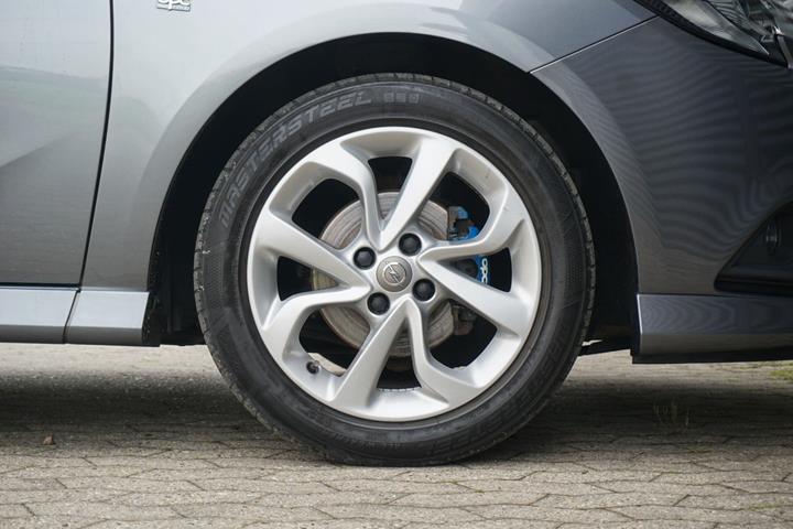 Grå Opel Corsa fra 2019