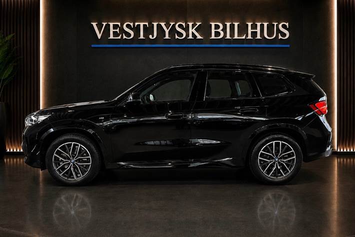 Sort BMW iX1 fra 2024