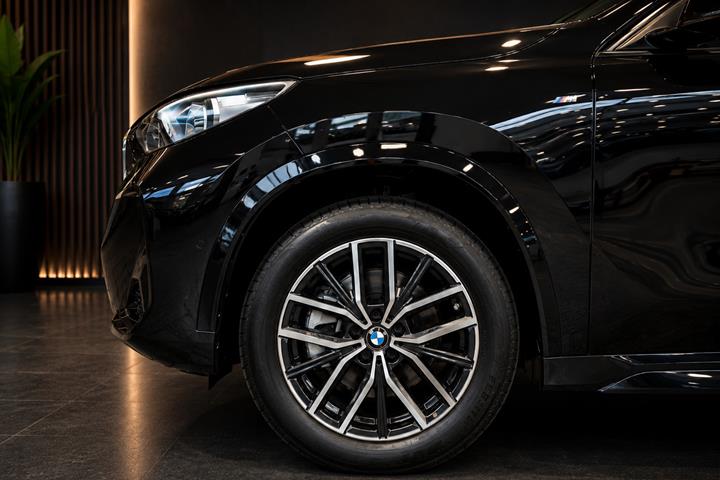 Sort BMW iX1 fra 2024