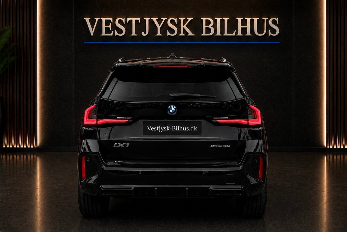 Sort BMW iX1 fra 2024