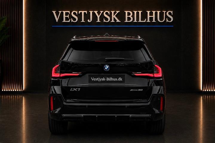 Sort BMW iX1 fra 2024