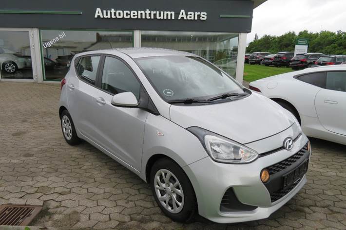 Sølv Hyundai i10 fra 2019
