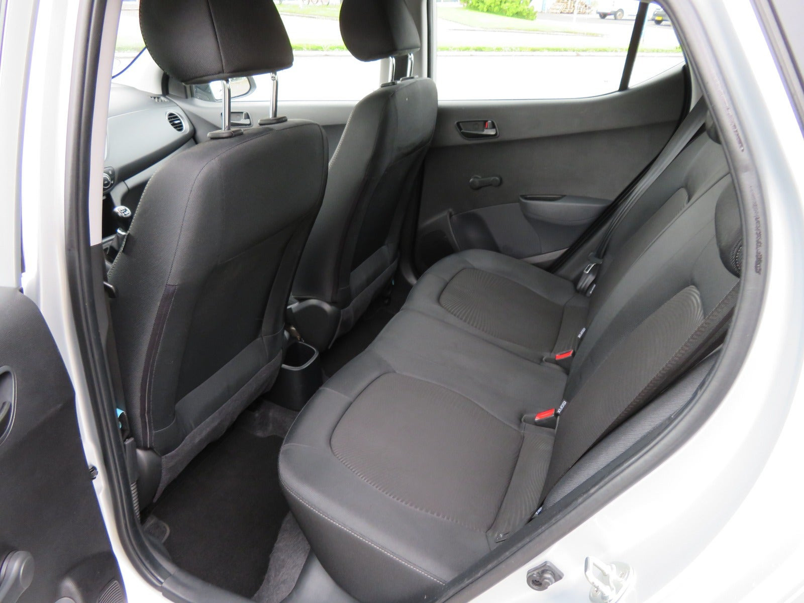 Sølv Hyundai i10 fra 2019