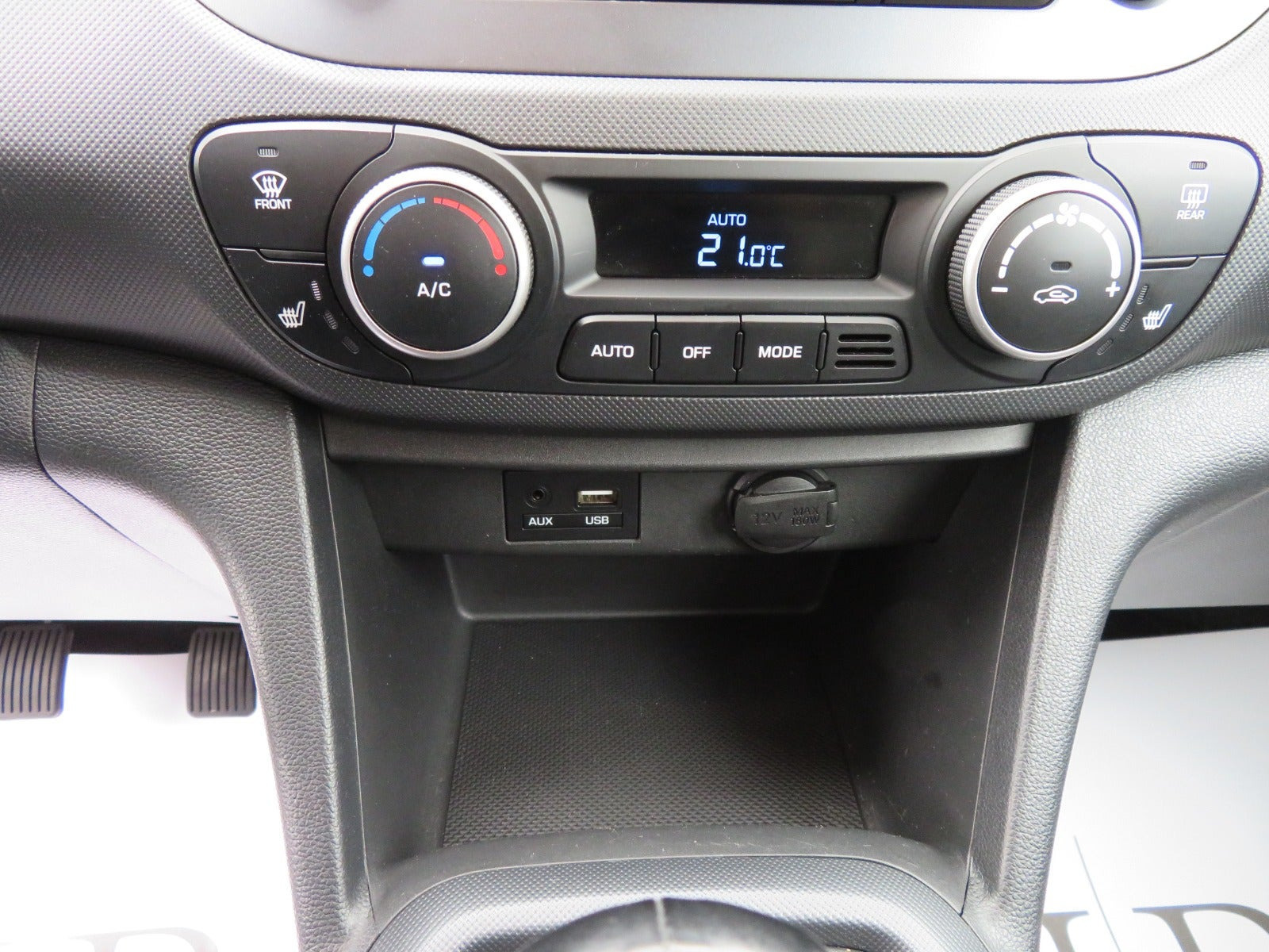 Sølv Hyundai i10 fra 2019