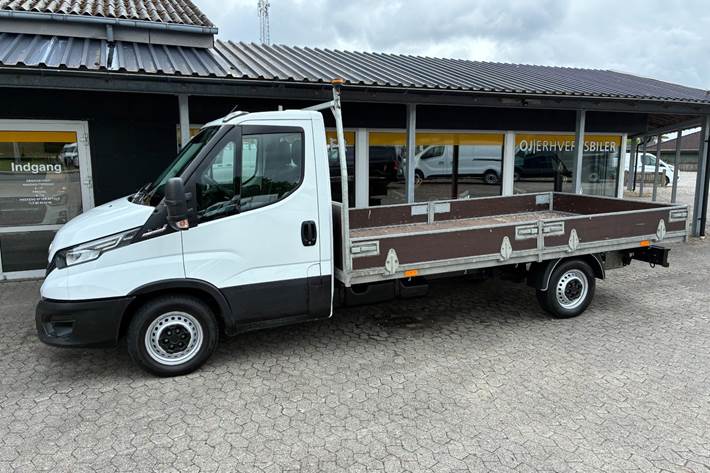 Hvid Iveco Daily fra 2023