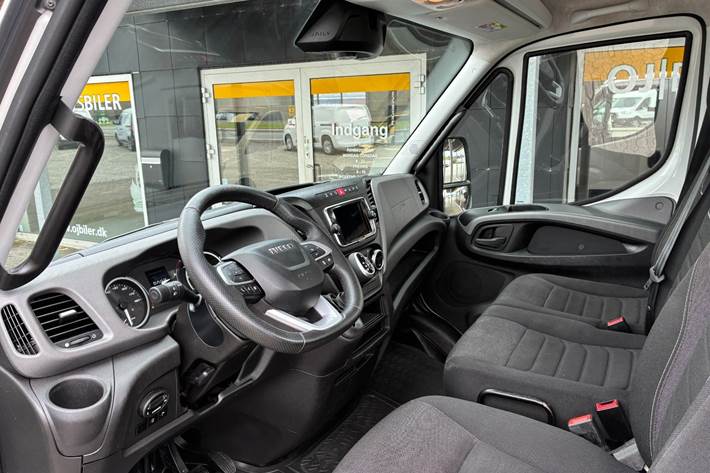 Hvid Iveco Daily fra 2023