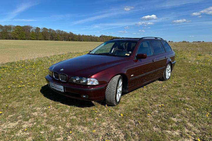 undefined BMW 528i fra 1997 set udefra