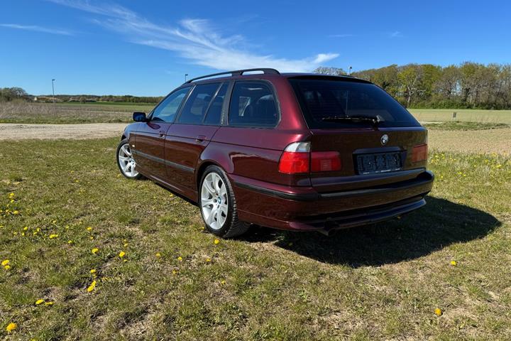 undefined BMW 528i fra 1997 set udefra