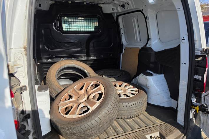 Hvid Ford Transit Courier fra 2021