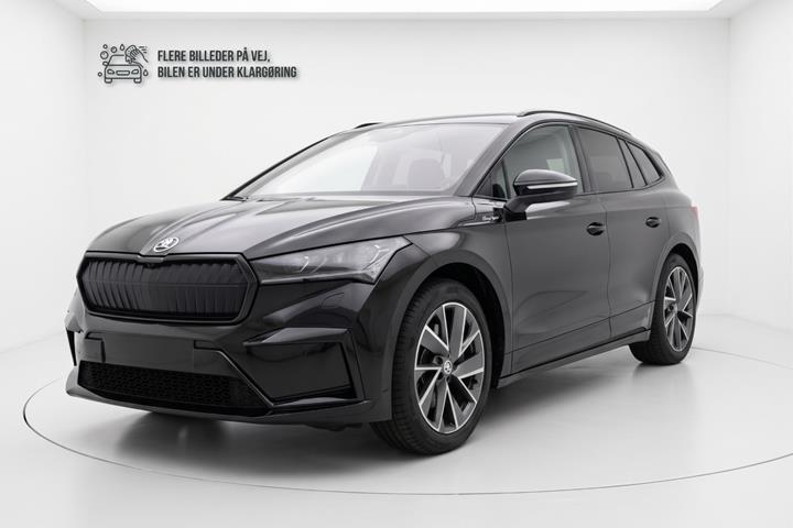 Sort Skoda Enyaq fra 2022 set udefra